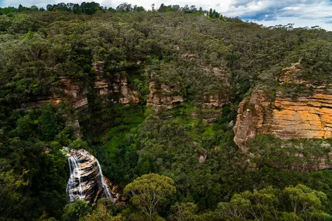 Valley Waterfall 4K Wallpaper · mountains · 3840×2560