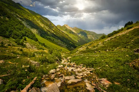 Valley Waterfall 4K Wallpaper · mountains · 3840×2560