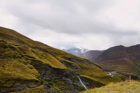 Valley Waterfall 4K Wallpaper · mountains · 3840×2560