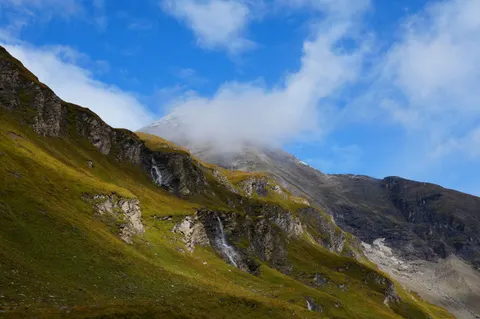 Valley Waterfall 4K Wallpaper · mountains · 3840×2553