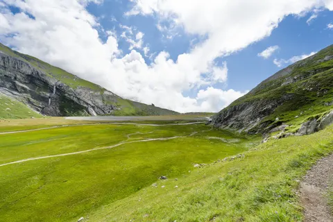 Valley Waterfall 4K Wallpaper · mountains · 3840×2558