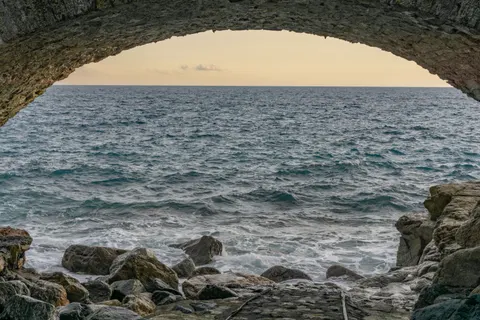 Sea Cave 4K Wallpaper · ocean · 3840×2560