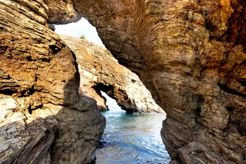 Sea Cave 4K Wallpaper · ocean · 3840×2560