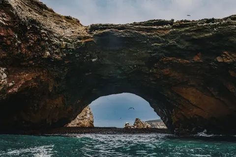 Sea Cave 4K Wallpaper · ocean · 3840×2560