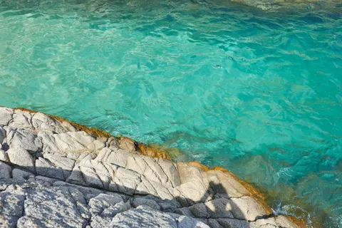 خلفية ساحل فيروزي بدقة 4K · ocean · 3840×2560