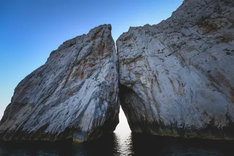 Sea Cave 4K Wallpaper · ocean · 3840×2560