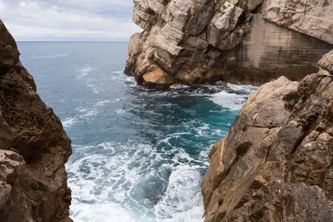 Sea Cave 4K Wallpaper · ocean · 3840×2560