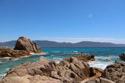 خلفية ساحل فيروزي بدقة 4K · ocean · 3840×2560