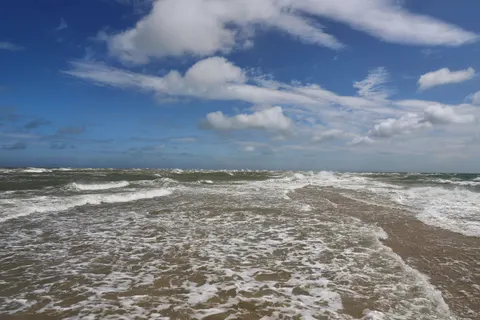 海浪泡沫 4K桌布 · ocean · 3840×2560