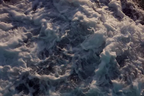 Fondo de pantalla Espuma del mar 4K · ocean · 3840×2560