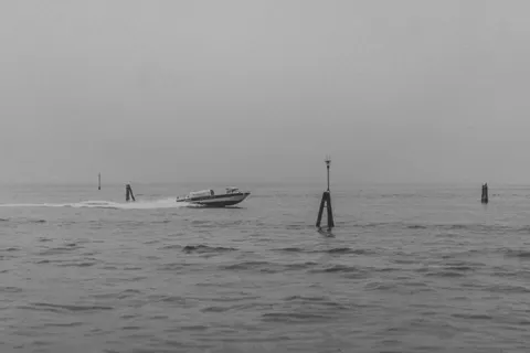 Fond d'écran Bateau en mer 4K · ocean · 3840×2560