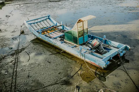 Boat at Sea 4K Wallpaper · ocean · 3840×2560