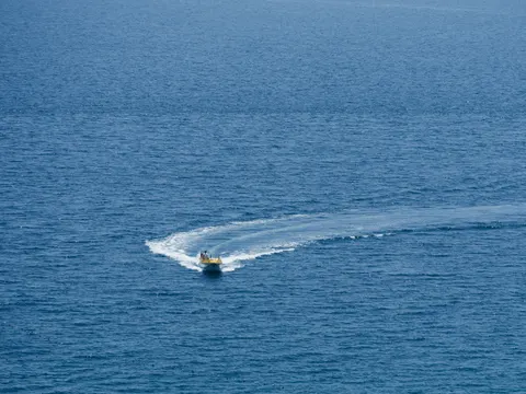 Sfondo Barca in mare 4K · ocean · 3840×2880