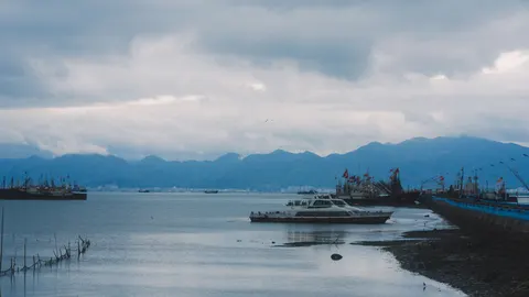 海上船只 4K壁纸 · ocean · 3840×2160