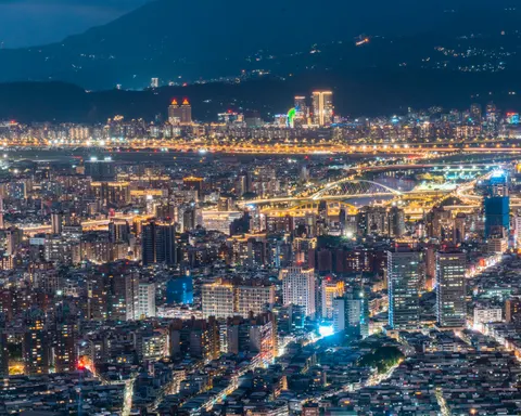 Seoul Night 4K Wallpaper · city · 3840×3072