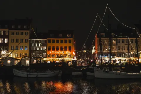 Amsterdam Canals 4K Wallpaper · city · 3840×2560