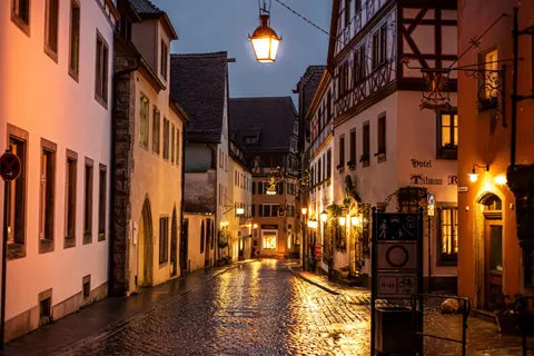 Fondo de pantalla Calle del casco antiguo 4K · architecture · 3840×2563