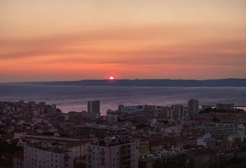 خلفية المدينة بدقة 4K · city · 3840×2635