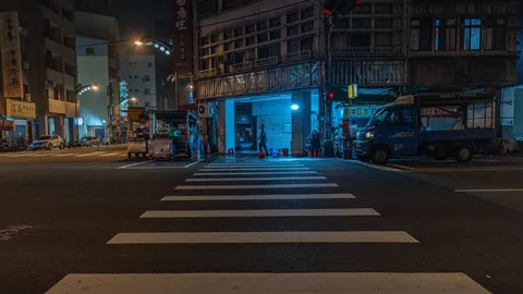 Night Market 4K Wallpaper · city · 3840×2165