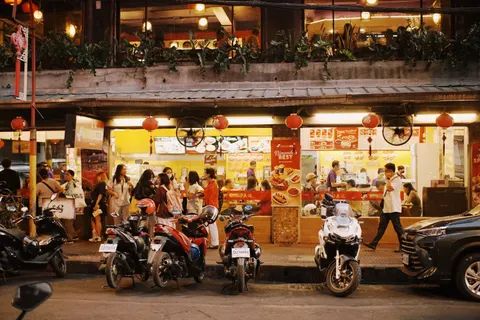Night Market 4K Wallpaper · city · 3840×2560