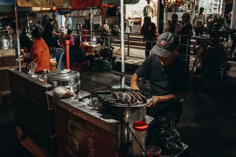 Night Market 4K Wallpaper · city · 3840×2560