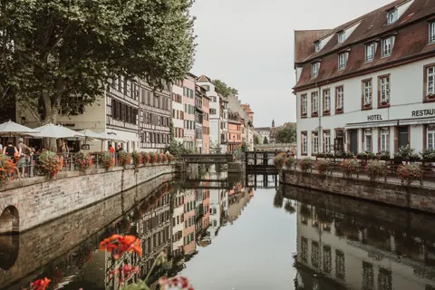 Fond d'écran Rue de la vieille ville 4K · architecture · 3840×2560