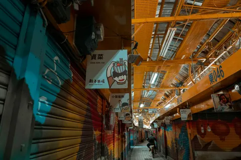 Night Market 4K Wallpaper · city · 3840×2561