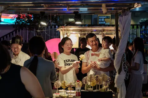 Night Market 4K Wallpaper · city · 3840×2560