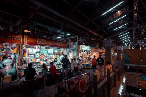 Night Market 4K Wallpaper · city · 3840×2561