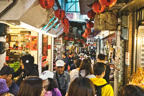Night Market 4K Wallpaper · city · 3840×2560