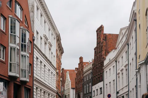Papel de parede Rua da cidade velha 4K · architecture · 3840×2560