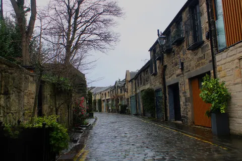 Fondo de pantalla Calle del casco antiguo 4K · architecture · 3840×2560