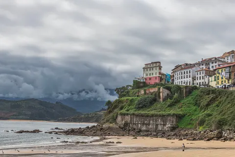 Cliff Lighthouse 4K Wallpaper · architecture · 3840×2560