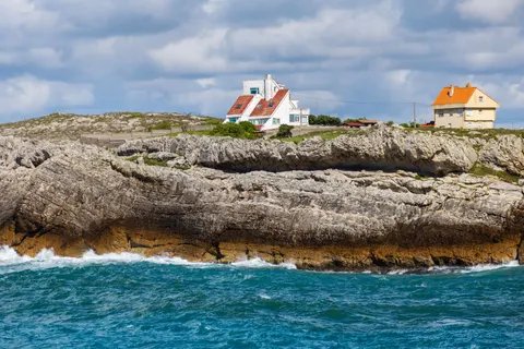 Cliff Lighthouse 4K Wallpaper · architecture · 3840×2560