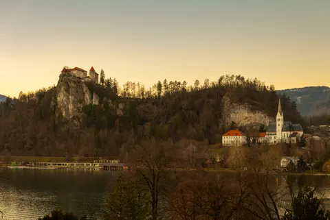 Middeleeuws kasteel 4K-achtergrond · architecture · 3840×2562