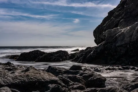 والپیپر غار دریایی با کیفیت 4K · ocean · 3840×2560