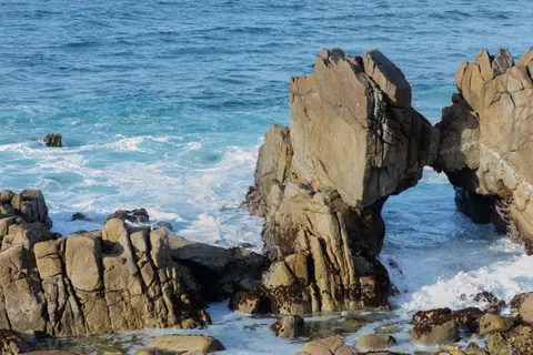 والپیپر غار دریایی با کیفیت 4K · ocean · 3840×2560