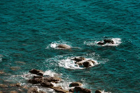 والپیپر ساحل فیروزه‌ای با کیفیت 4K · ocean · 3840×2560