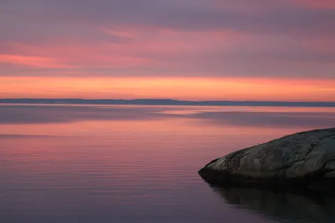 خلفية بحر هادئ بدقة 4K · ocean · 3840×2561