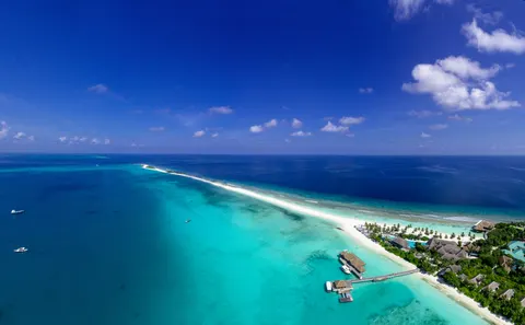 海岛泻湖 4K壁纸 · ocean · 3840×2373