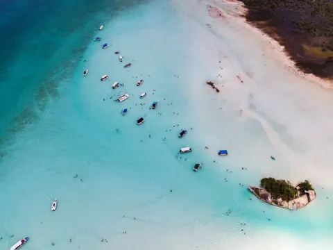 Island Lagoon 4K Wallpaper · ocean · 3840×2880