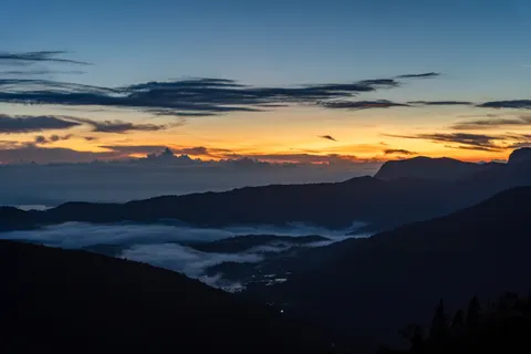 Misty Mountain Lake 4K Wallpaper · nature · 3840×2560