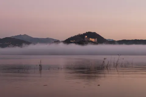 Misty Mountain Lake 4K Wallpaper · nature · 3840×2560