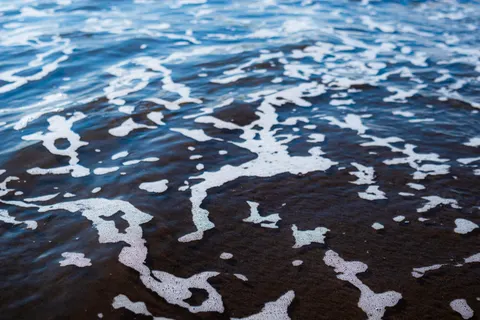 海浪泡沫 4K桌布 · ocean · 3840×2560