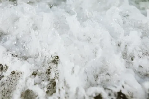 海浪泡沫 4K桌布 · ocean · 3840×2560