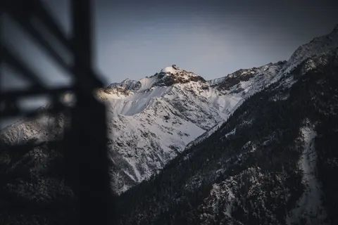 والپیپر قله برفی کوه با کیفیت 4K · mountains · 3840×2560