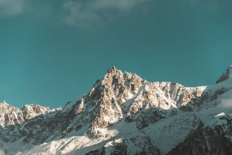 Fondo de pantalla Cima Nevada 4K · mountains · 3840×2560