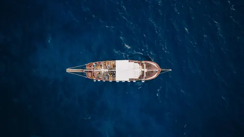 والپیپر قایق در دریا با کیفیت 4K · ocean · 3840×2160