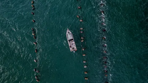 Tapeta Łódź na Morzu 4K · ocean · 3840×2160