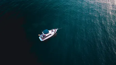 والپیپر قایق در دریا با کیفیت 4K · ocean · 3840×2160